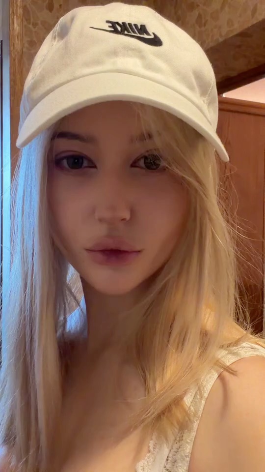 Live on TalkToGirls — Blondie